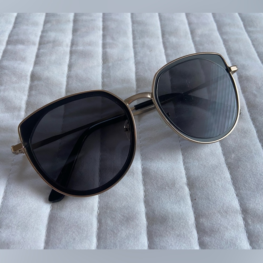 Black lens women’s sunglasses - OSFM